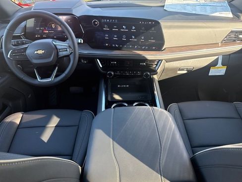 New 2026 Chevrolet Suburban Premier image 24