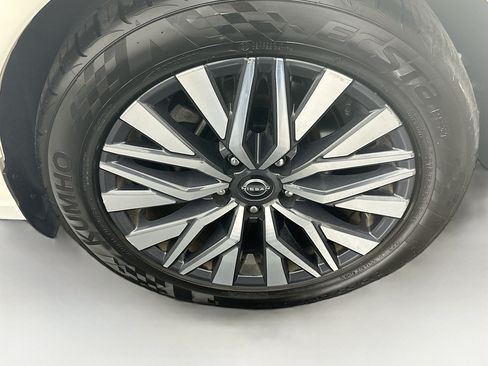 Used 2025 Nissan Altima 2.5 SV FWD image 11