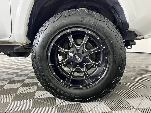 Used 2018 Toyota Tacoma TRD Sport image 20
