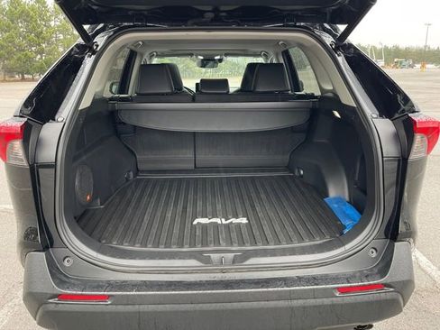 Used 2023 Toyota RAV4 XLE Premium image 18