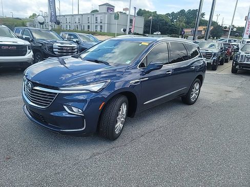 Used 2023 Buick Enclave Premium FWD image 3