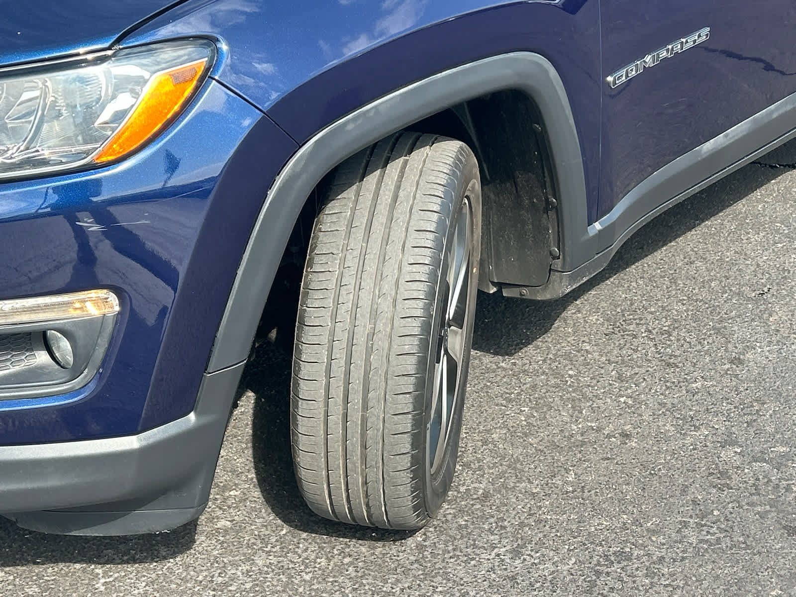 Used 2018 Jeep Compass Latitude w/ Popular Equipment Group FWD image 37