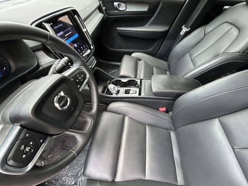 Certified 2025 Volvo XC40 B5 Plus AWD/4WD image 10