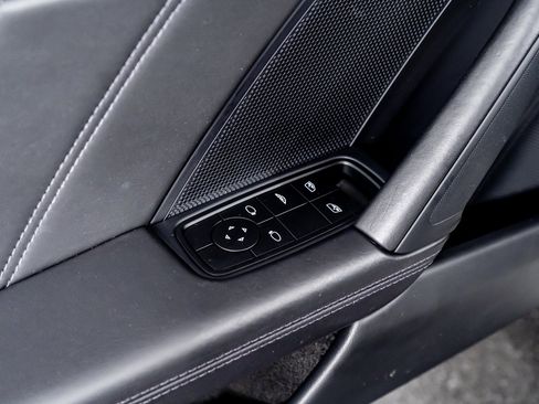 Used 2022 Porsche 911 Turbo image 37