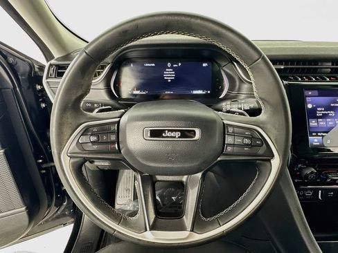 Used 2023 Jeep Grand Cherokee Laredo AWD/4WD image 11