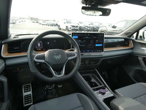 New 2026 Volkswagen Tiguan SEL R-Line image 38