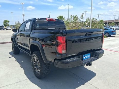 Used 2025 Chevrolet Colorado ZR2 w/ Technology Package AWD/4WD image 4