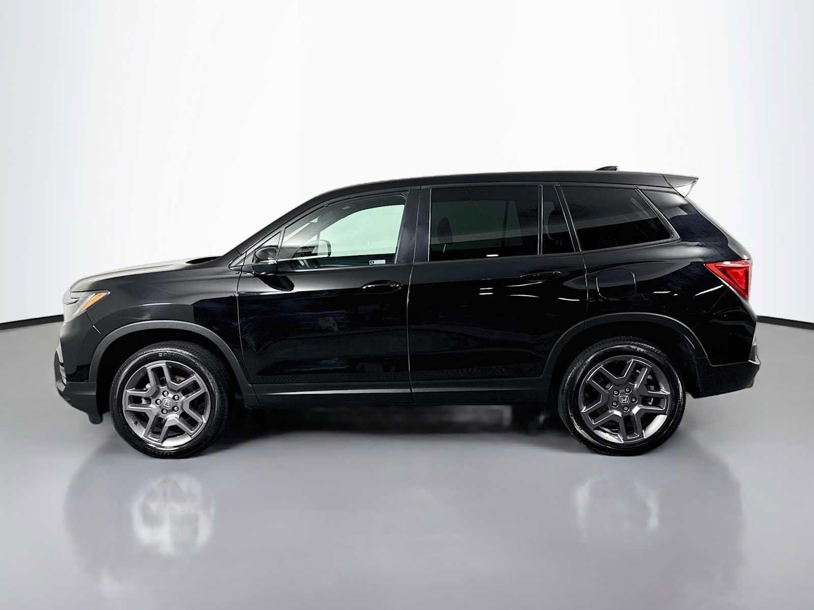 Used 2023 Honda Passport EX-L image 4