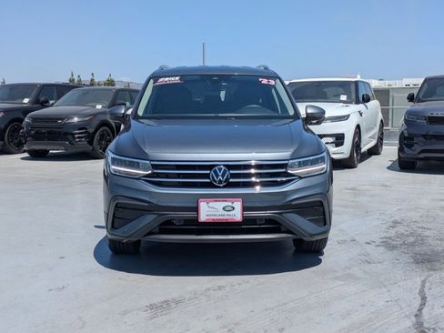Used 2023 Volkswagen Tiguan SE FWD image 2