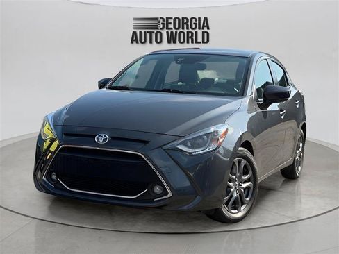 Used 2019 Toyota Yaris XLE FWD image 3