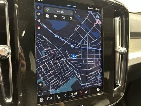 Certified 2025 Volvo XC40 B5 Core image 19