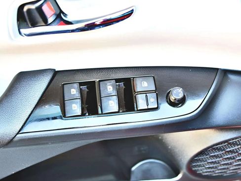 Used 2018 Toyota Prius Two image 12