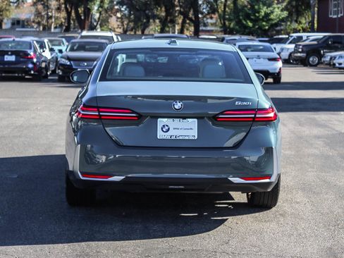 Used 2024 BMW 530i w/ Premium Package image 5