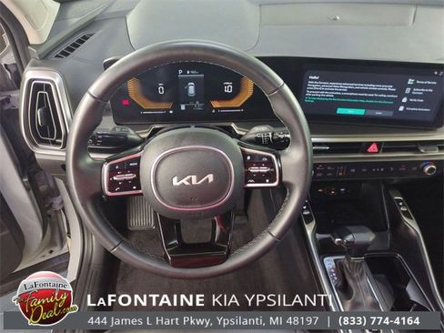 Certified 2025 Kia Sorento S w/ Panoramic Sunroof Package image 17