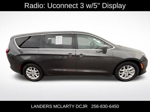 Used 2017 Chrysler Pacifica Touring image 8