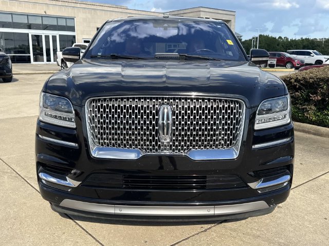 Used 2020 Lincoln Navigator L Reserve w/ Luxury Package RWD image 2