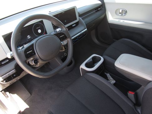 Used 2024 Hyundai Ioniq 5 SEL image 16