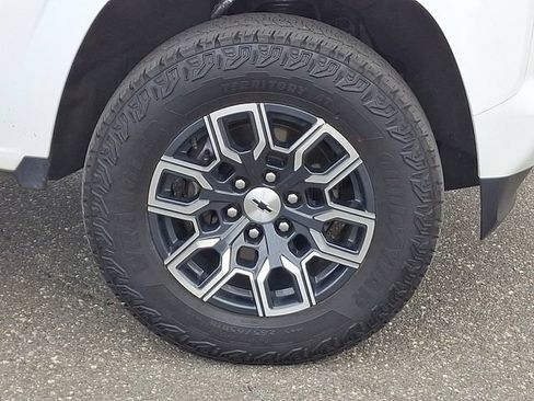 Used 2024 Chevrolet Colorado Z71 w/ Z71 Convenience Package 2 AWD/4WD image 29