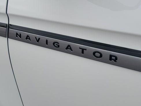 New 2027 Lincoln Navigator Reserve AWD/4WD image 7