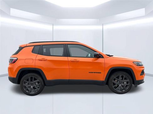 Used 2026 Jeep Compass Latitude AWD/4WD image 8