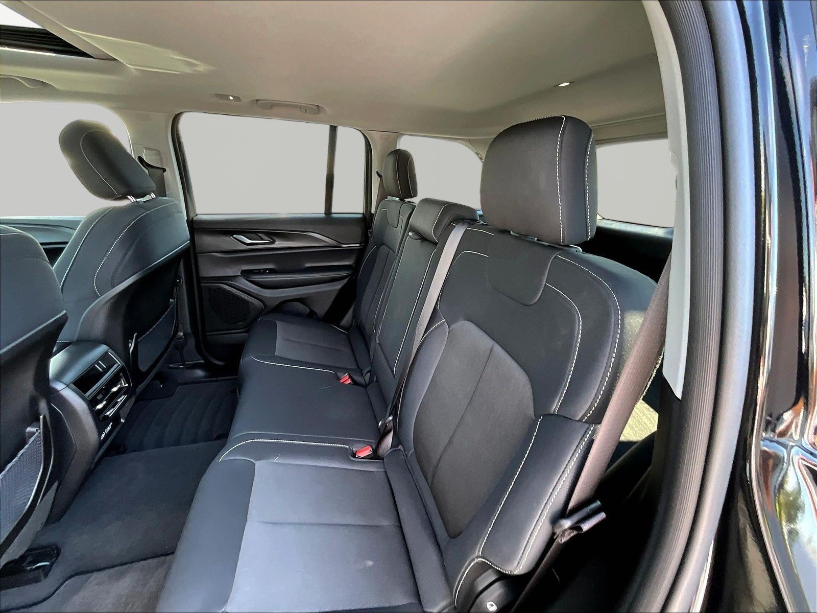 Used 2023 Jeep Grand Cherokee Laredo w/ Trailer Tow Prep Group (B) AWD/4WD image 22