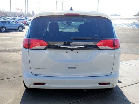 Used 2024 Chrysler Voyager LX image 6