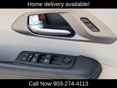 Used 2023 Chrysler Pacifica Touring-L FWD image 24