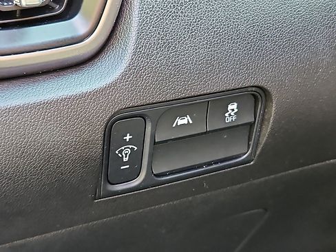 Used 2023 Kia Sorento LX FWD image 24