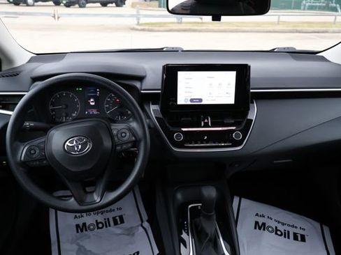 Used 2025 Toyota Corolla LE image 9