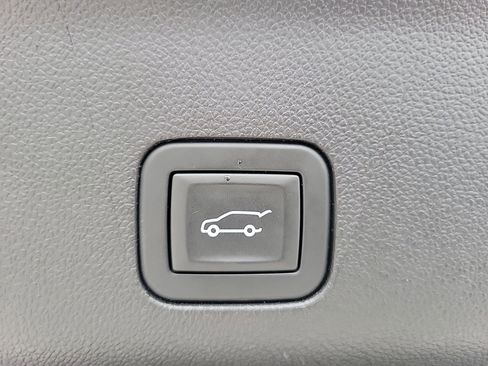 Used 2025 Chevrolet Tahoe LT image 17