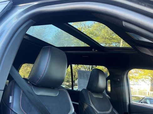 Used 2025 Ford Explorer ST image 10