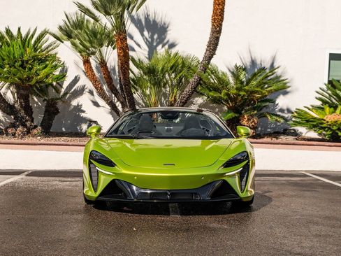 Used 2025 McLaren Artura Spider image 2