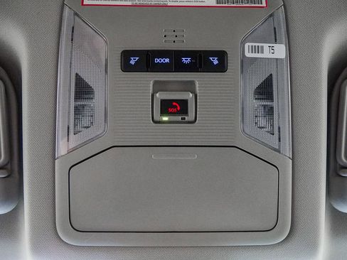 Used 2024 Toyota RAV4 XLE AWD/4WD image 24