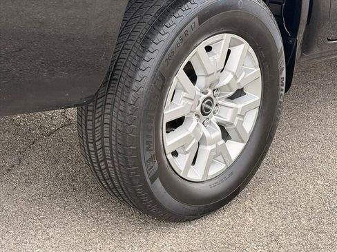 Used 2023 Nissan Frontier SV image 32