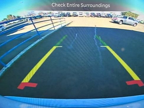 Used 2024 Chrysler Pacifica Touring-L image 21