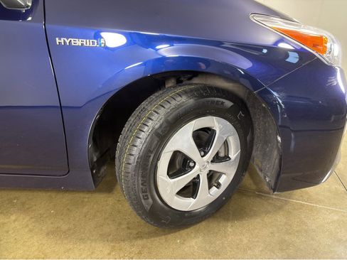 Used 2014 Toyota Prius Three image 10