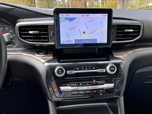 Used 2022 Ford Explorer Limited w/ Equipment Group 301A image 7