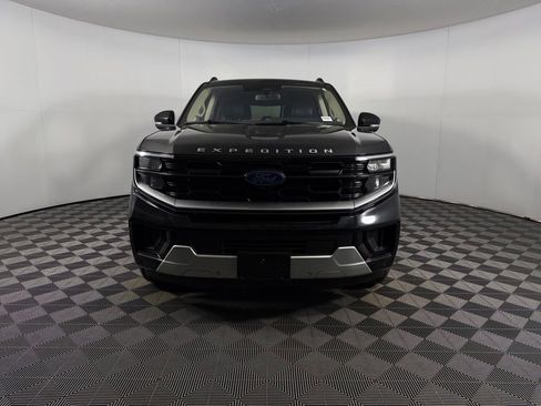 Used 2025 Ford Expedition Platinum image 6