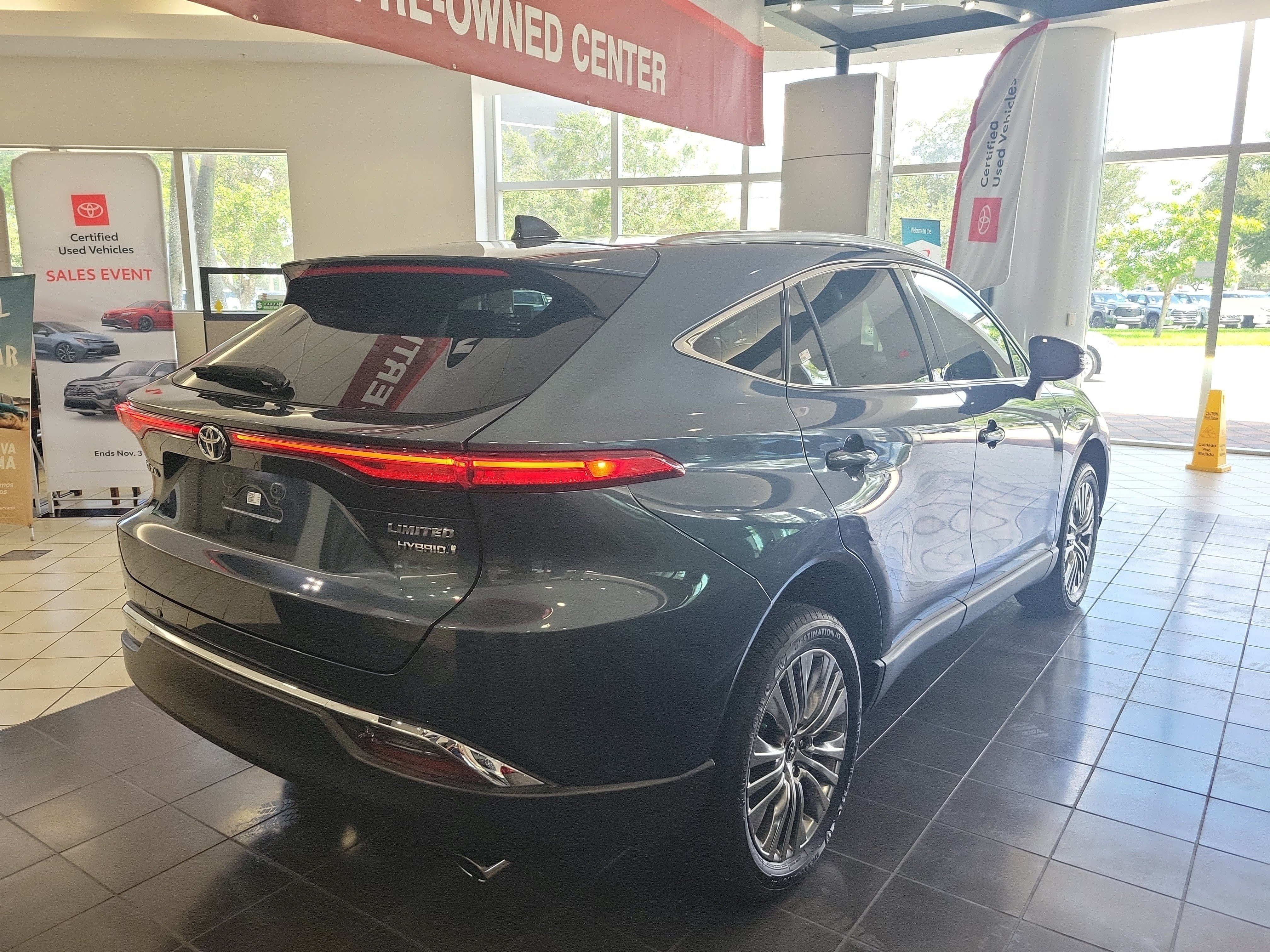 Used 2021 Toyota Venza Limited AWD/4WD image 7