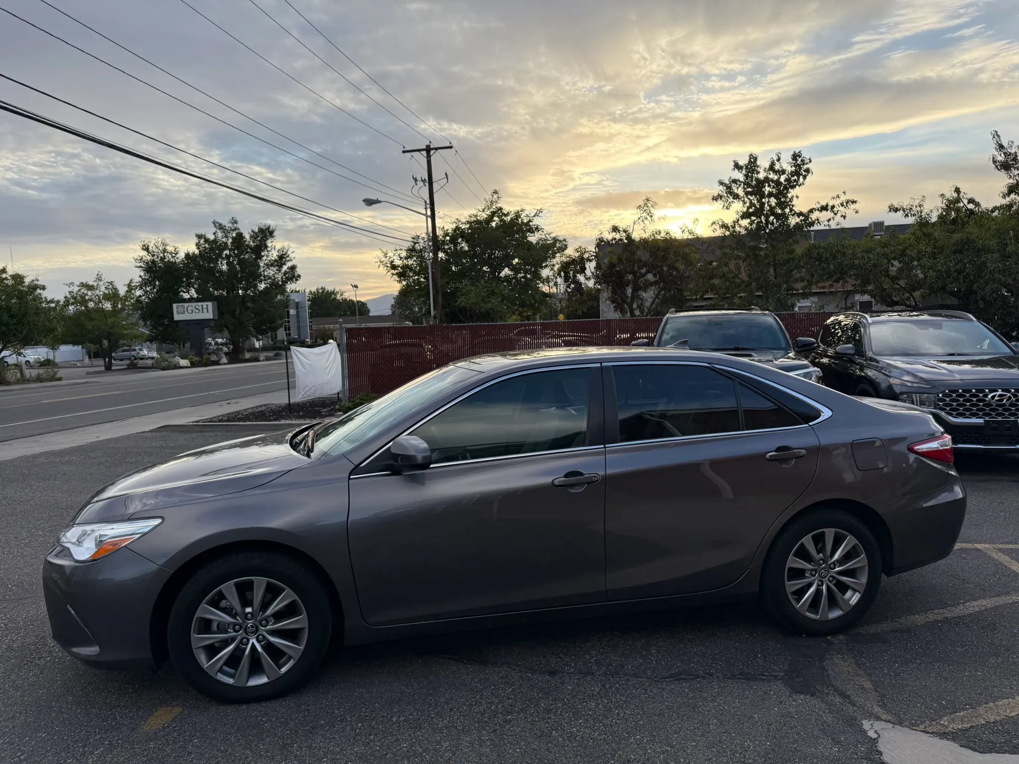 Used 2017 Toyota Camry XLE w/ Moonroof Package FWD image 8