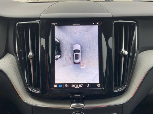 Used 2025 Volvo XC60 B5 Plus image 34