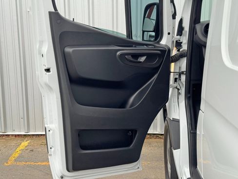 Used 2021 Mercedes-Benz Sprinter 2500 w/ Driver Convenience Package image 27