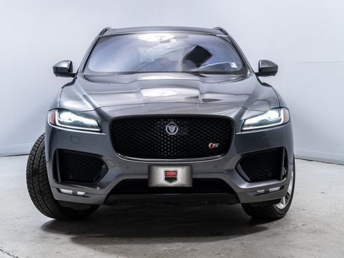 Used 2018 Jaguar F-PACE S image 10