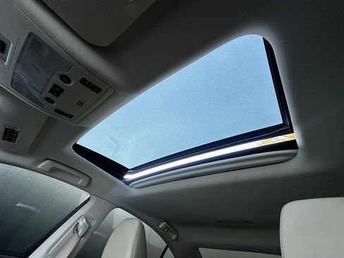 Used 2015 Lexus ES 300h image 68