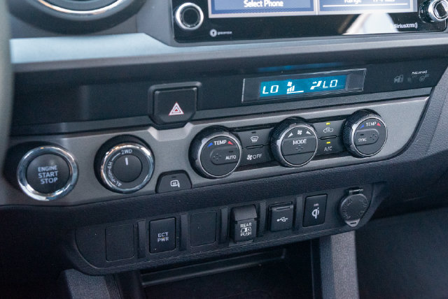 Used 2022 Toyota Tacoma TRD Sport AWD/4WD image 17