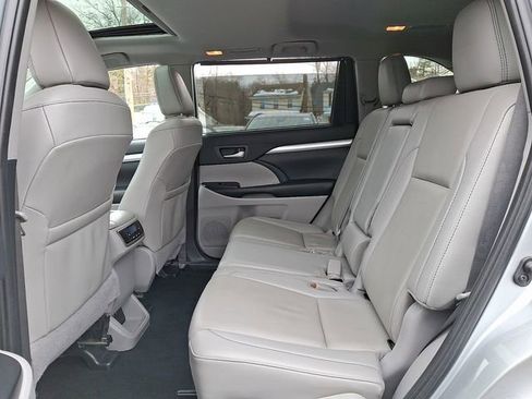 Used 2019 Toyota Highlander XLE image 10