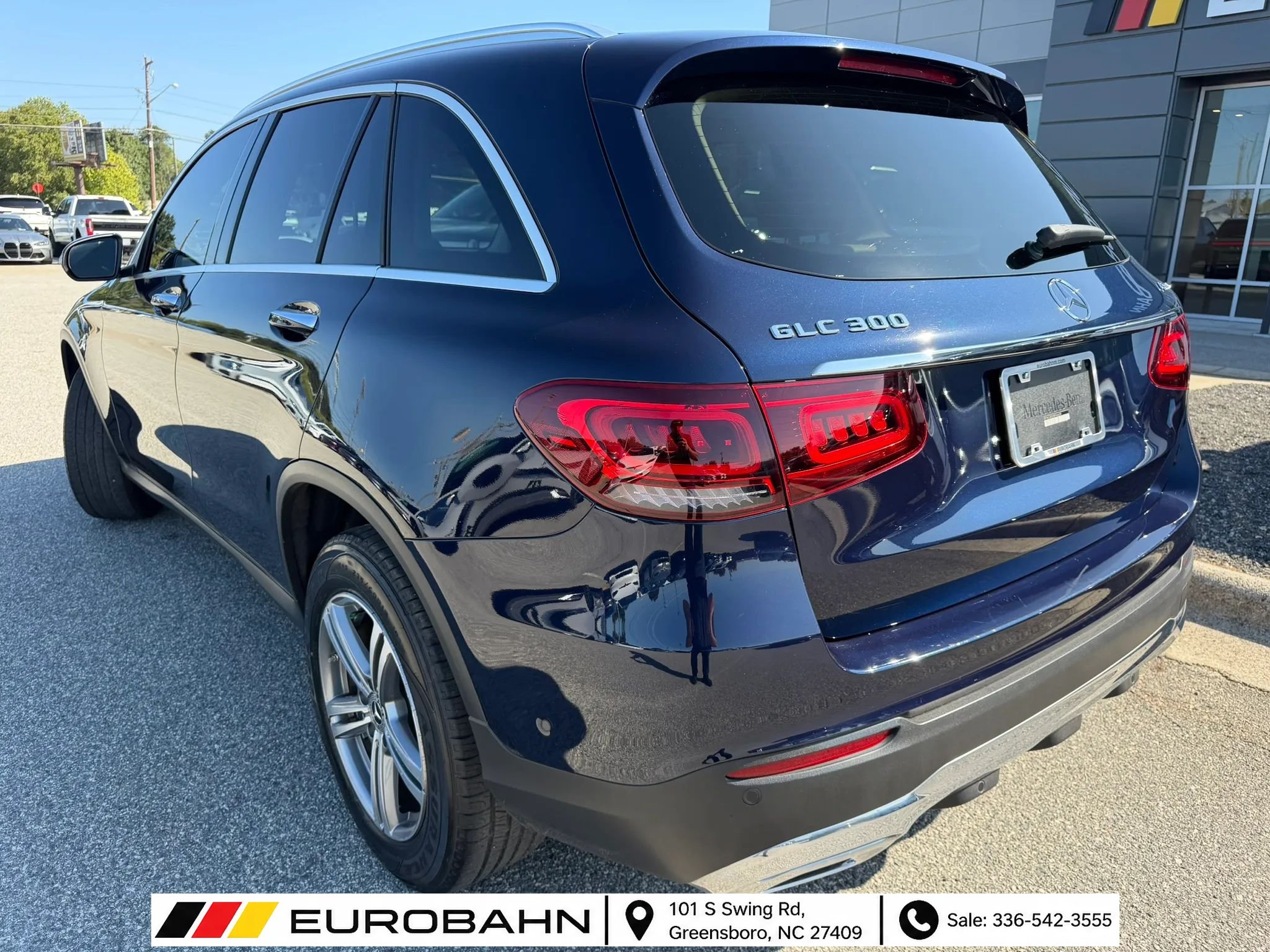 Used 2021 Mercedes-Benz GLC 300 4MATIC image 3