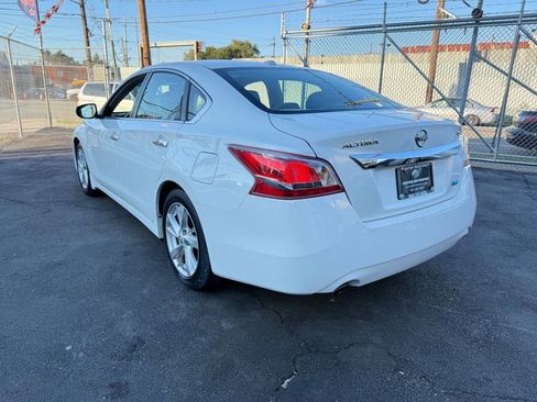 Used 2013 Nissan Altima 2.5 SL w/ Technology Pkg image 3