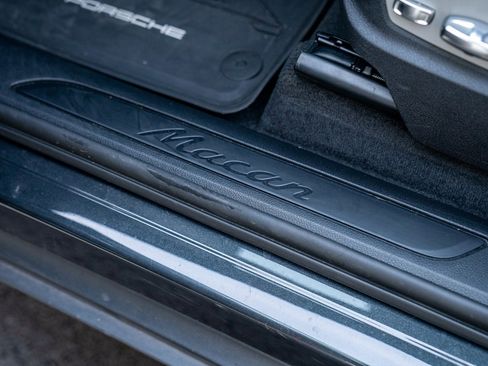 Used 2025 Porsche Macan image 12