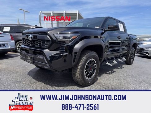 Used 2025 Toyota Tacoma TRD Off-Road image 1